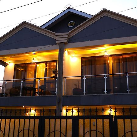 Entebbe Stay Apart-Hotel Екстер'єр фото