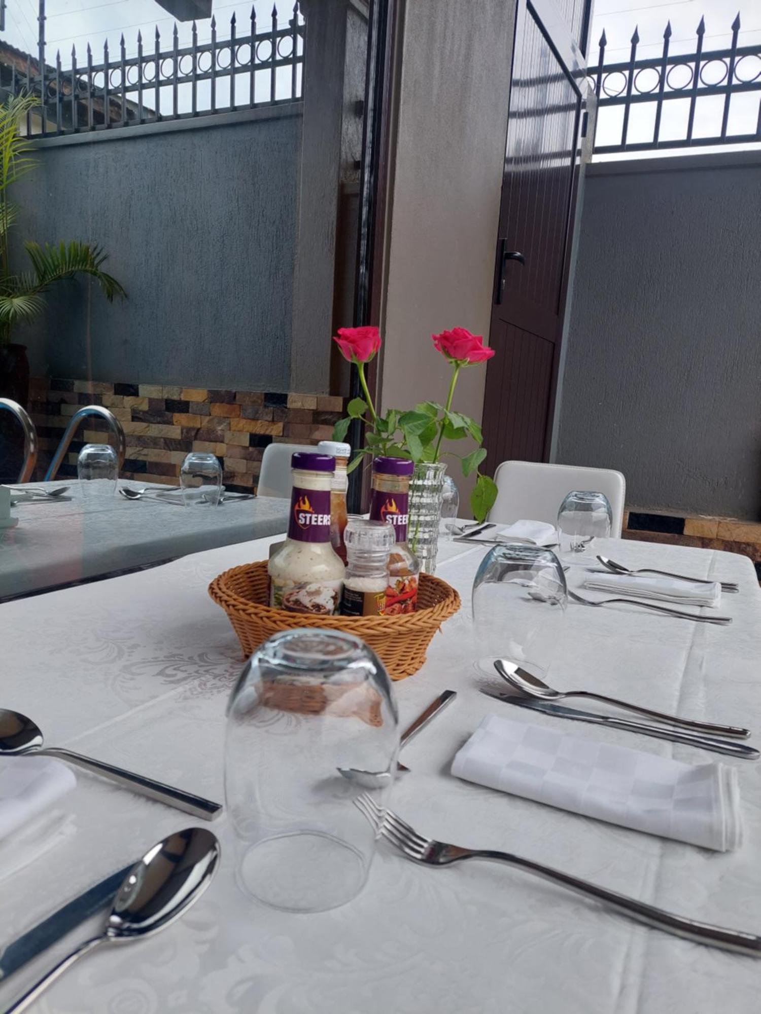 Entebbe Stay Apart-Hotel Екстер'єр фото